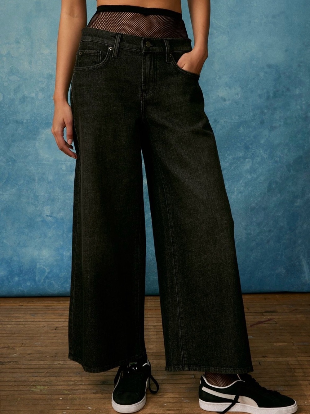 BDG Joey Black A-Line Wide-Leg Jean. Size 28.